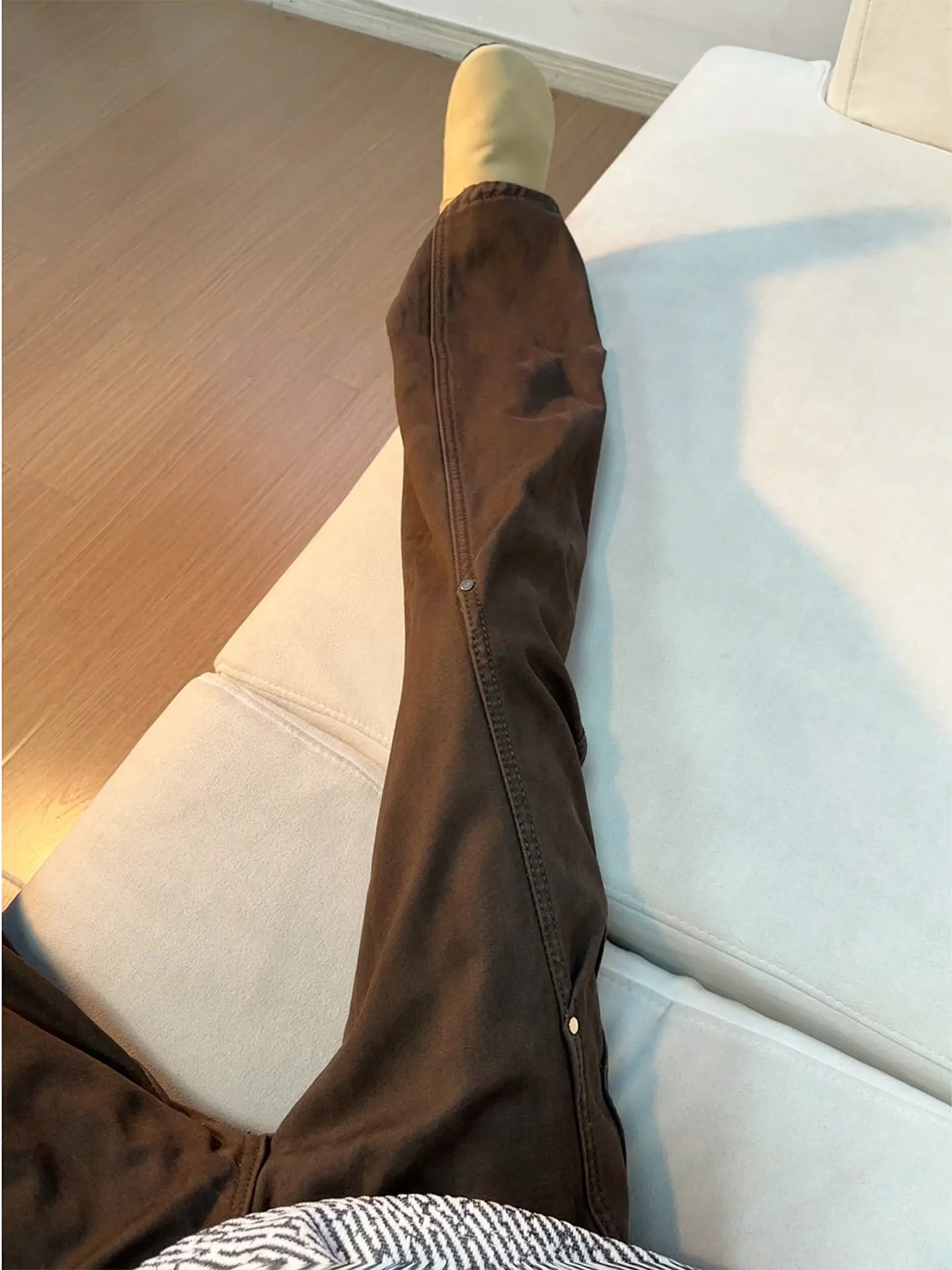 

Men's Spring Season Slim Straight Workwear Jeans mid Waist Zipper Closure Fishtail Design Rivet Detail Warmth Function