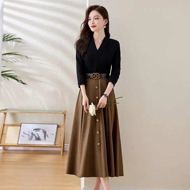 Two Pieces of High-end Fake Color Contrasting Long Sleeved Dress for Women's New Collection Waist Cinching and Slimming V-neck