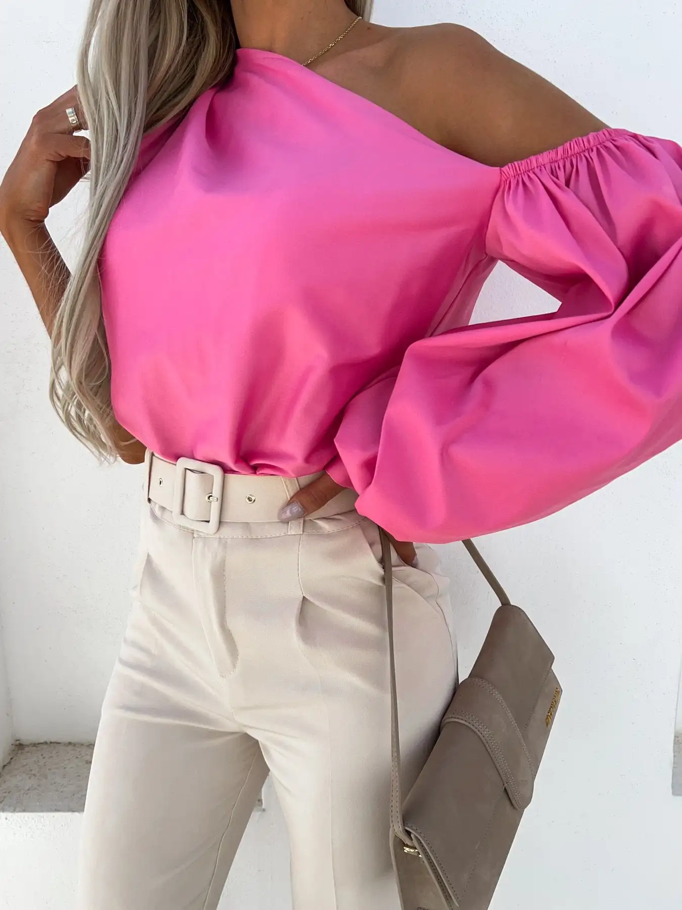 2024 Hot Selling Fashion and Casual Women\'s One Shoulder Long sleeved Women\'s One Line Neck Top Fashion Women\'s One Sleeve Shirt