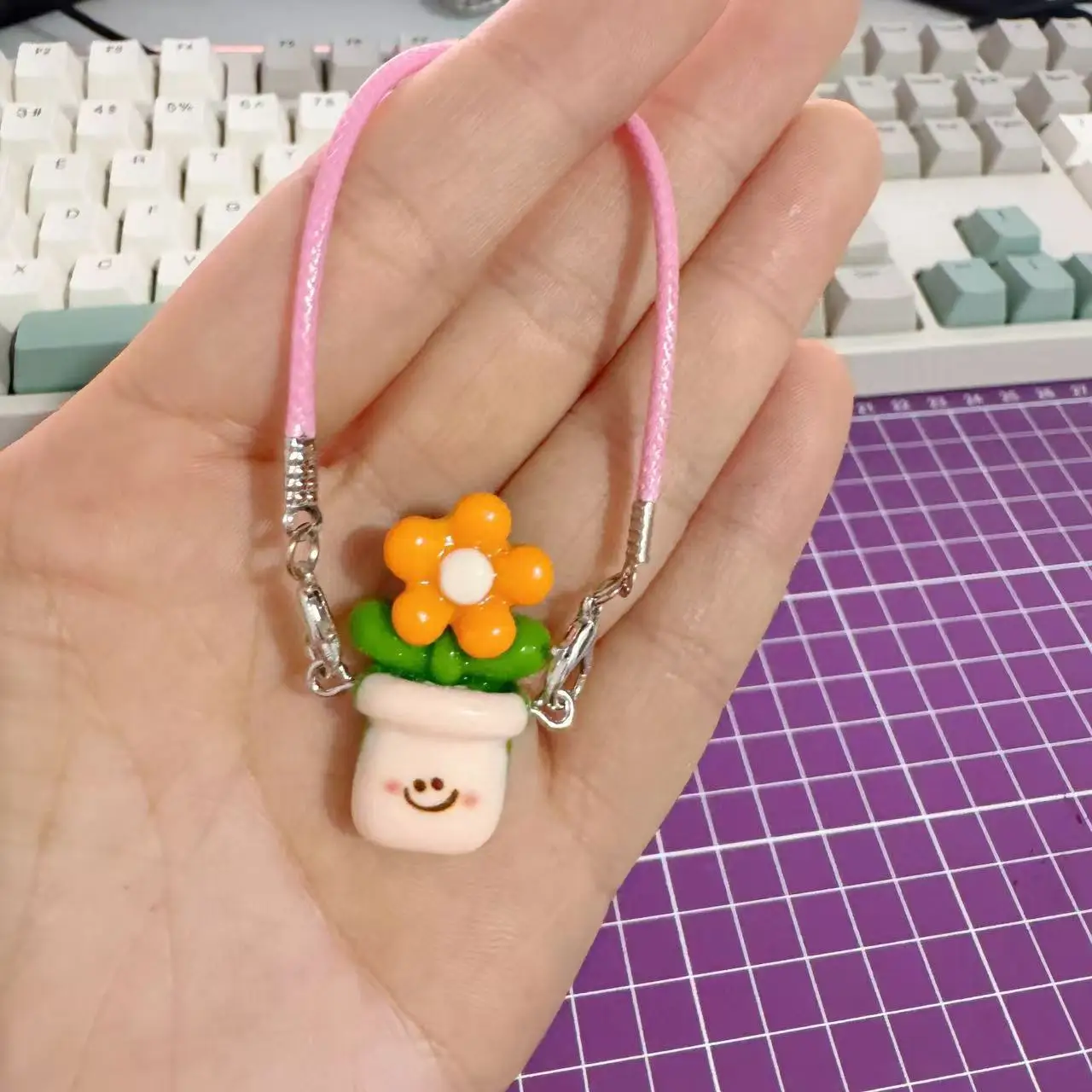 귀여운 만화 미니어처 물컵 펜던트 참 장식품 인형 목걸이 장식용 귀여운 미니 우유병 모델 플러시 인형 액세서리