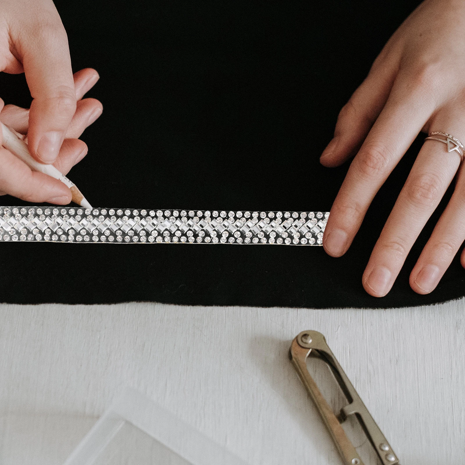 

Self Adhesive Rhinestone Ribbon 1.2cm Wide Heat Meltable Craft Trim 1 Meter Replaceable Glass Band Cuttable Sewable Decorative
