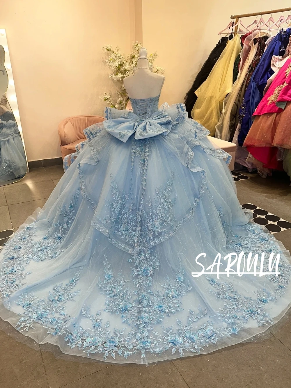 

Гламурное светло-голубое платье Quinceanera для взрослых, бальное платье без бретелек, тюль, блестящая аппликация, большой бант, одежда для 16, милая вечеринка