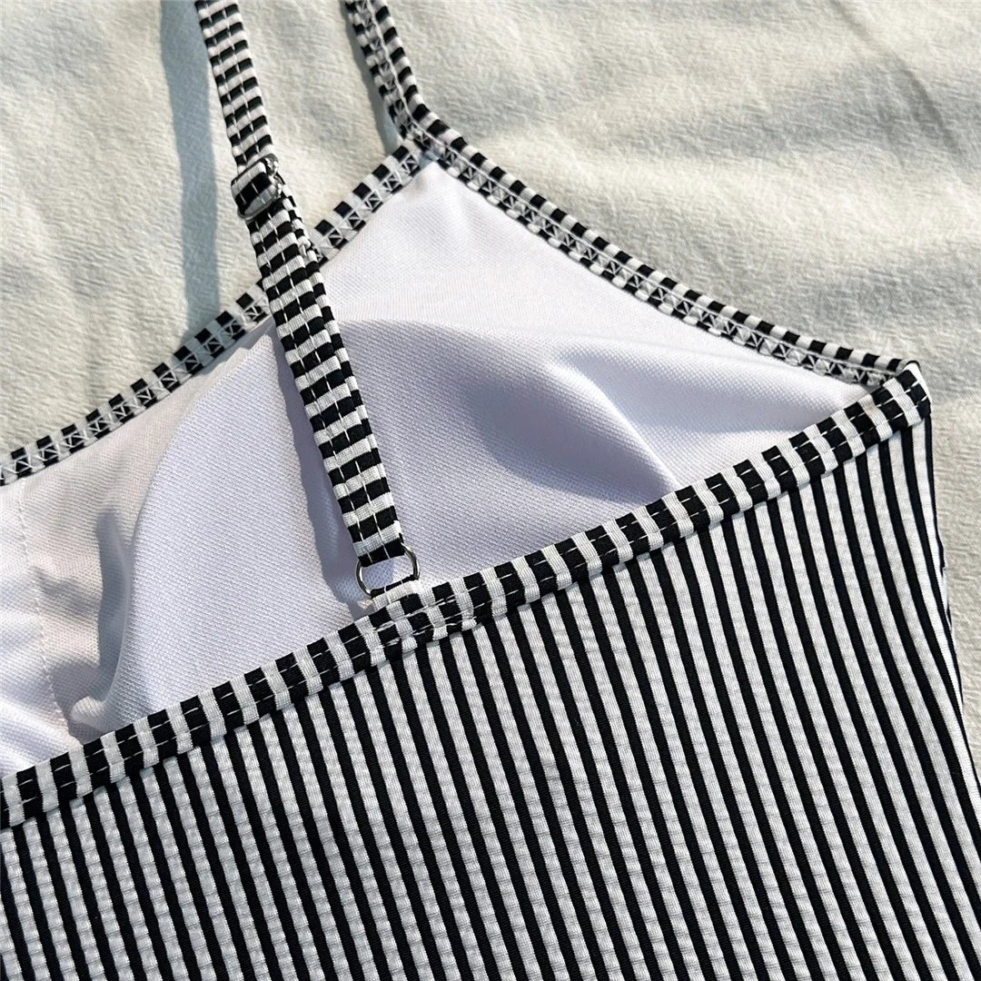 Gestreifter Tankini-Bikini mit hohem Beinausschnitt, zweiteiliger Badeanzug für Damen, gepolsterter Badeanzug, Badebekleidung, Modell V7443. – Detail 16