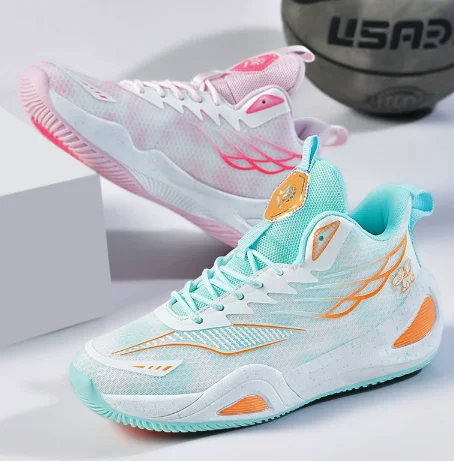 Tênis masculino de basquete com cabedal em couro sintético, sola de borracha antiderrapante e acabamento bicolor