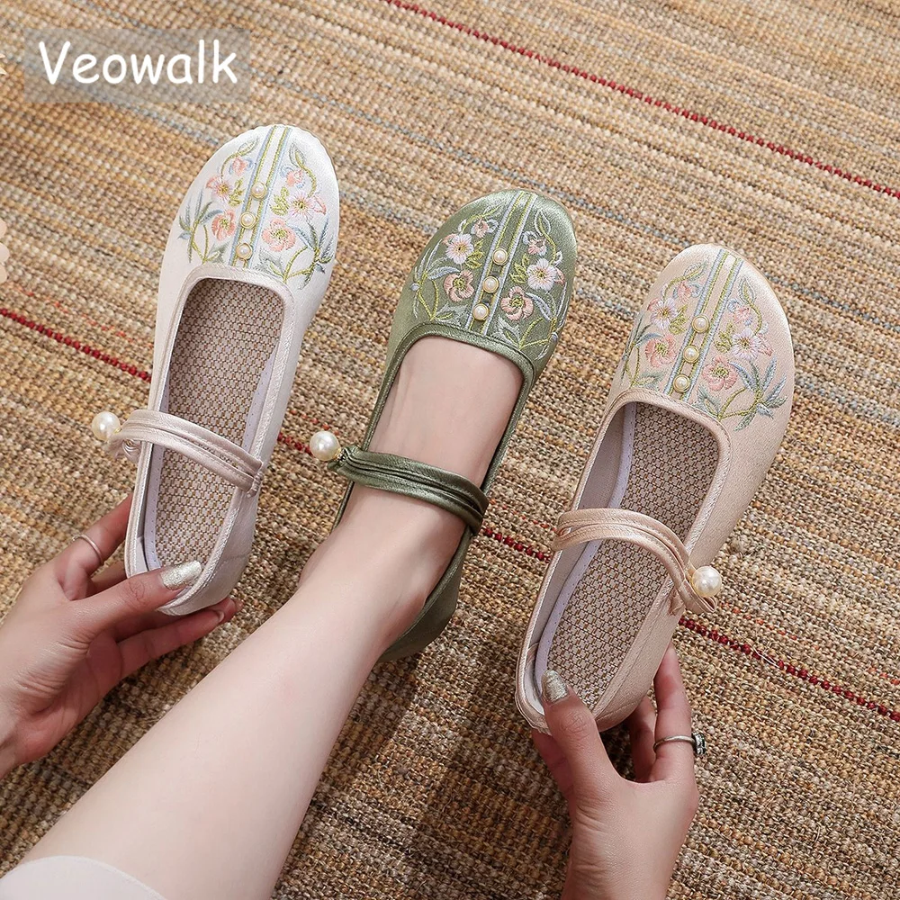 

Veowalk Glossy Flock Chinese Flower Embroidery Women Cotton Mary Jane Low Heel Shoes Elegant Comfortable Retro Dress Pumps