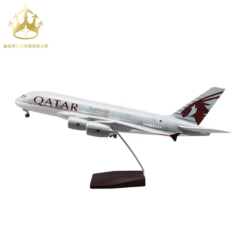 ايرباص A380 الخطوط الجوية القطرية التحكم الصوتي LED الإضاءة محاكاة نموذج طائرة مدنية نموذج طائرة نموذج طائرة هدية