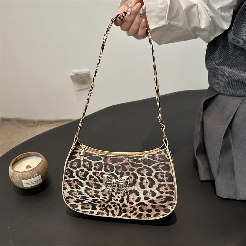 

Leopard print baguette bag shoulder temperament soft leather messenger bag