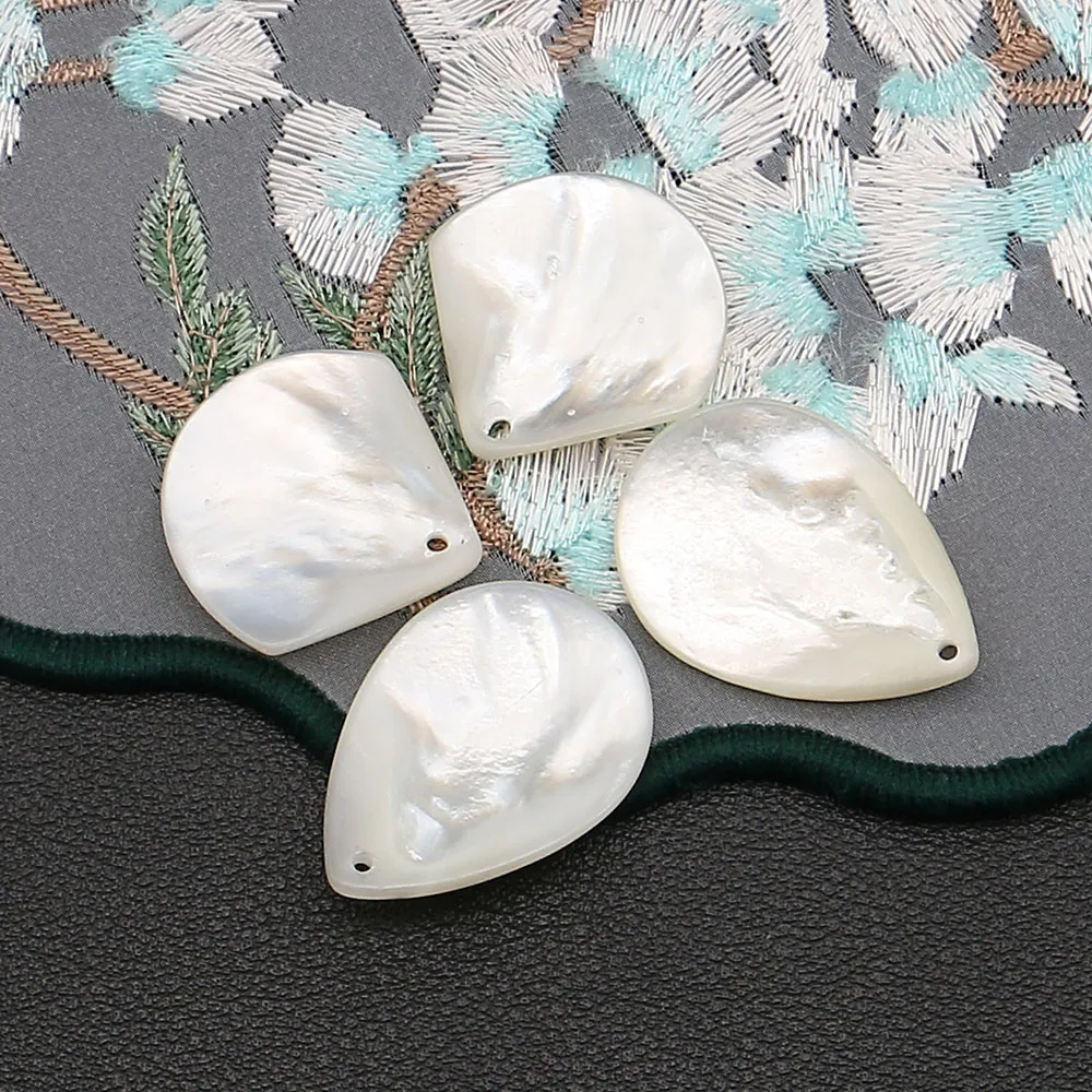 Minimalist Polished Carved Natural Sea White Shell Fan Teardrop Shaped Single-hole Loose Pendants DIY for Necklaces Jewelry Gift