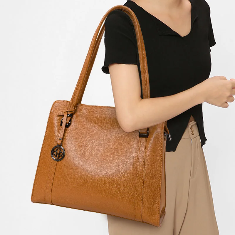 

Aidrani Yellow brown Leisure large capacity women's shoulder and underarm bag made of soft cowhide