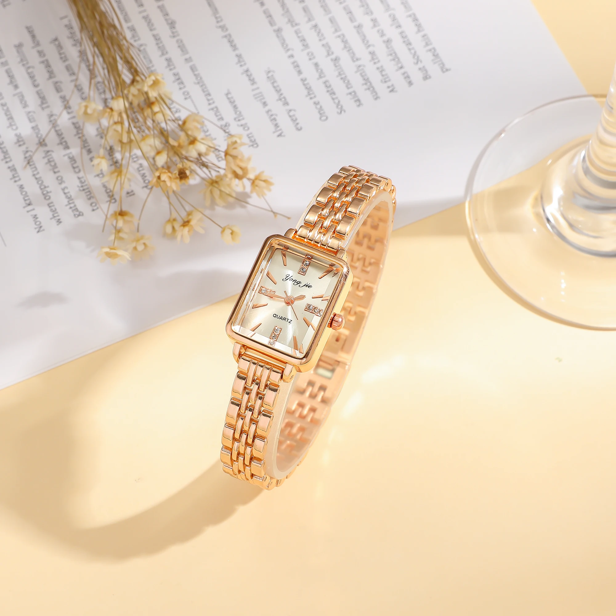 Watch female niche light luxury fashion vintage senior gold diamond set small square watch temperament exquisite ladies quartz w