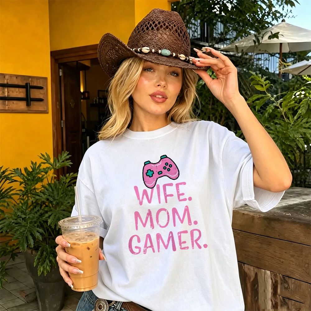 Grunge Pink Game Controller Print T-Shirt Women Wife Mom Gamer Slogan Retro Video Game Soft Girly Chic Casual Daily Top
