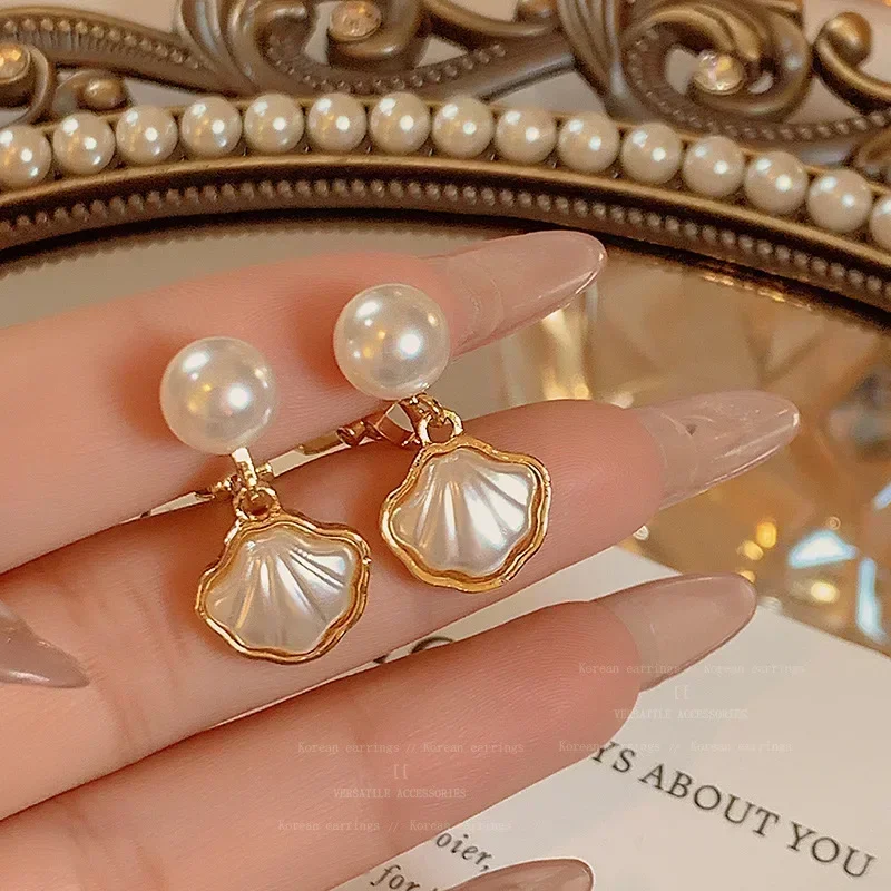 تصميم صغير مزاجه إكسسوارات الأذن الفرنسية شل اللؤلؤ قرط كبس المرأة الخفيفة الفاخرة الراقية أقراط لا ثقوب الأذن قرط كبس