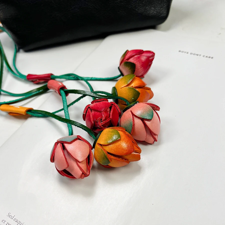 جلد البقر حقائب جلدية سحر كرة زهرية قلادة الأزياء الفاخرة عالية الجودة ليتشي زهرة سيارة قلادة الديكور حقيبة الملحقات