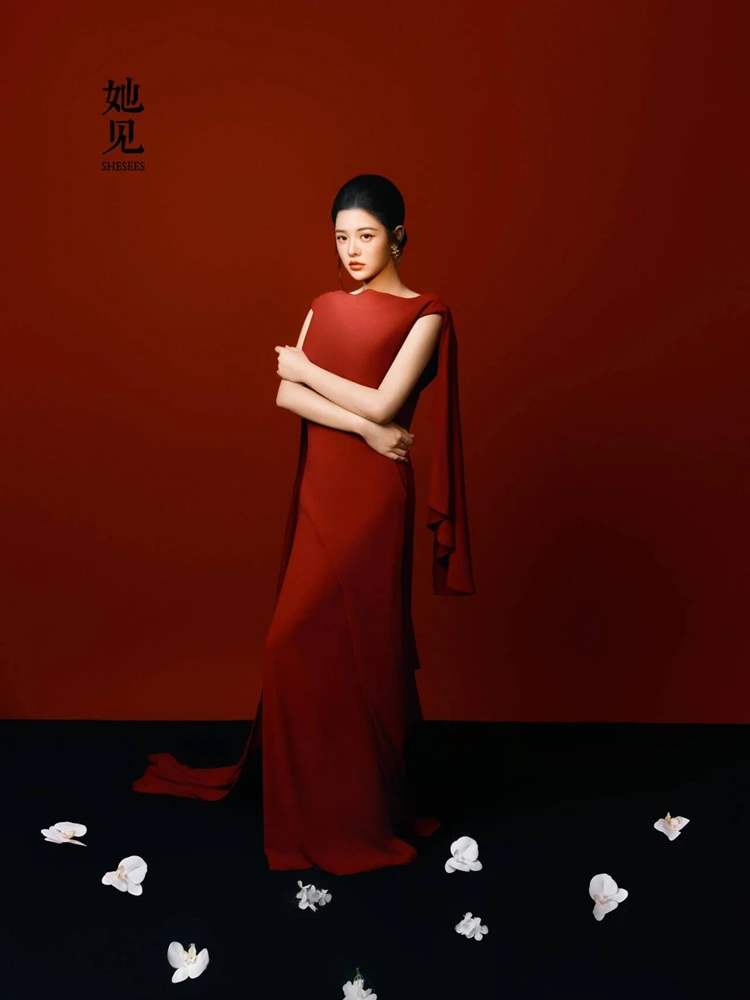 

2026 New Red Chinese Style Portrait Photography Costume High-End Sensation Personal Qi Portrait Art Photo Clothing