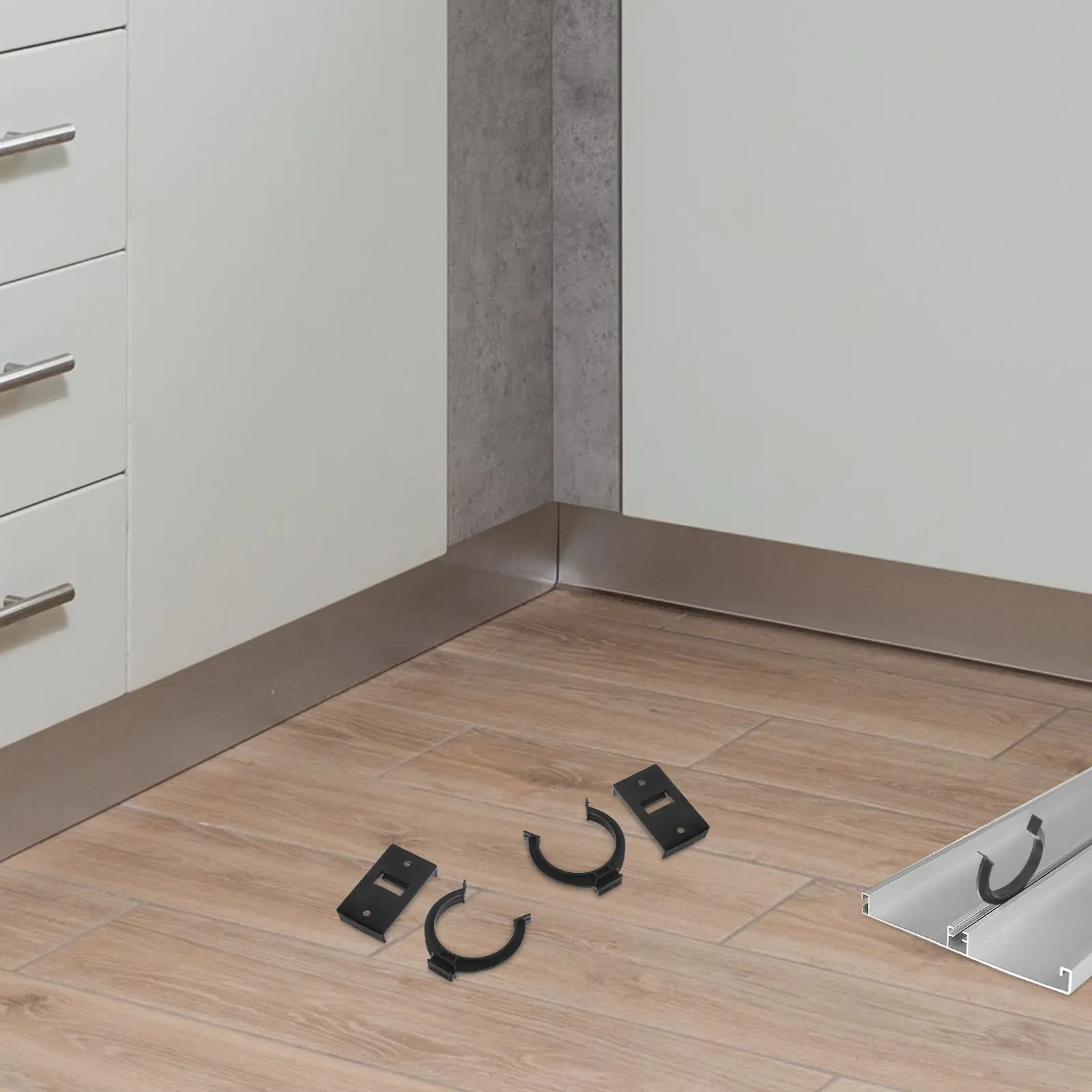 20Pcs Kitchen Kickboard Plinth Clips Sturdy Snap Design Cabinet Leveler Clips Close-to-Wall Mounting for Furniture Floor