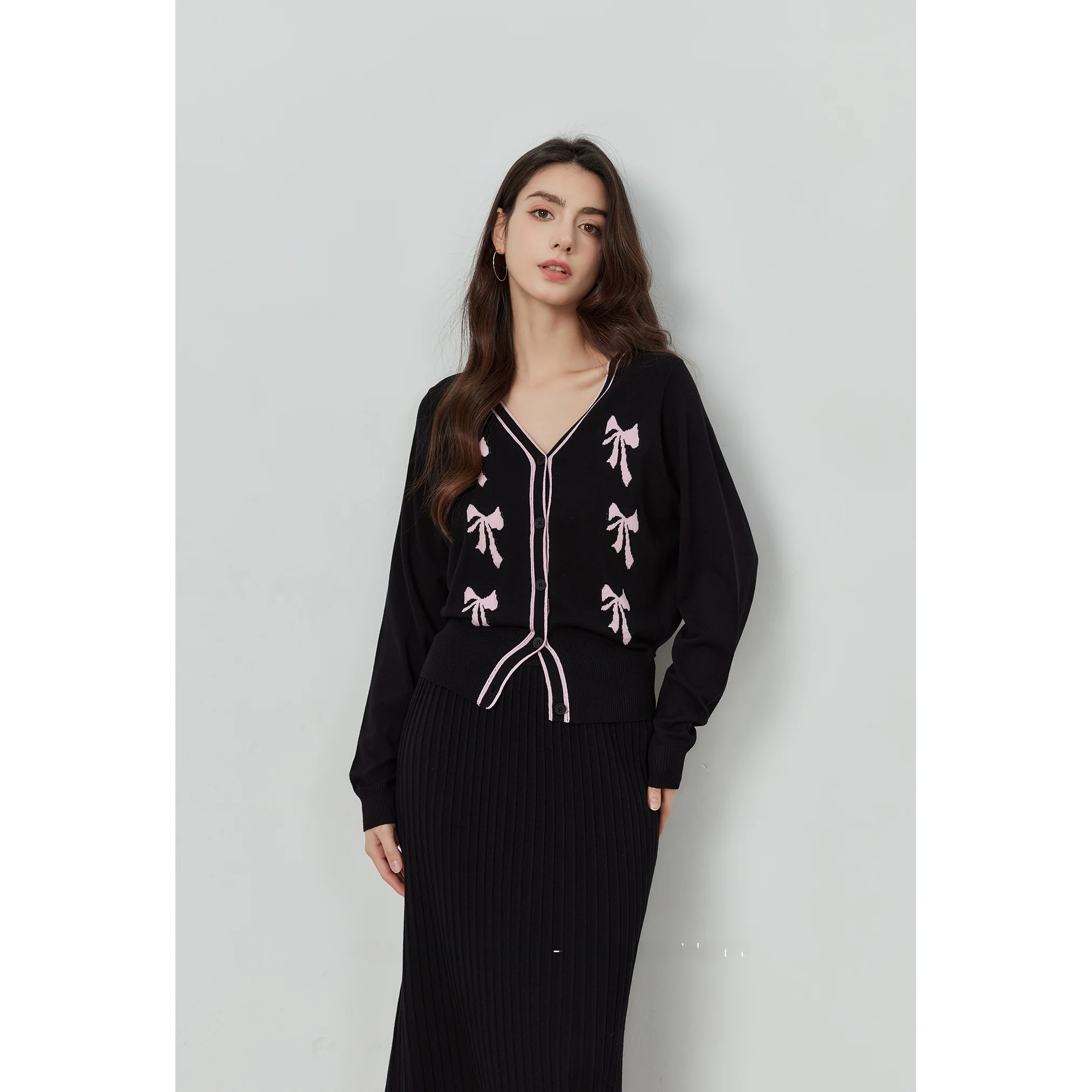 

Новый комплект Ele V-ne: вязаный топ с узлом и юбка с вышивкой для женщин, весна-лето, приталенный крой