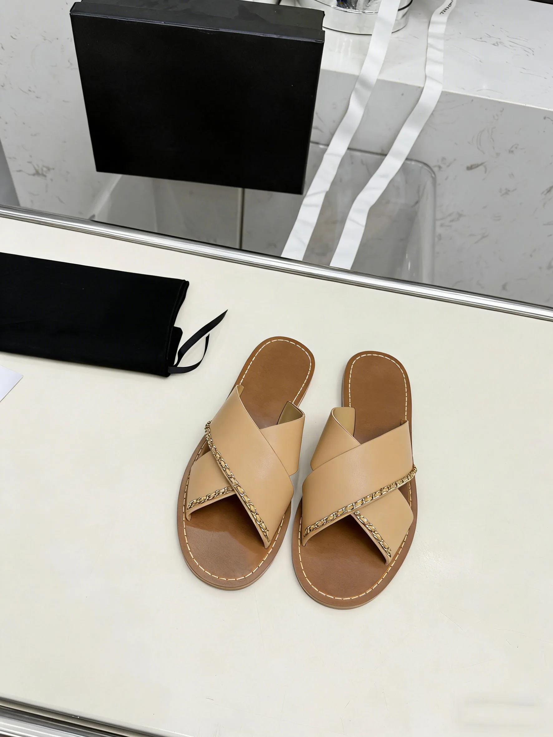 

High-End Fashionable Sheepskin Comfortable Unisex Casual Shoes Stylish Leather Footwear for Men And Women