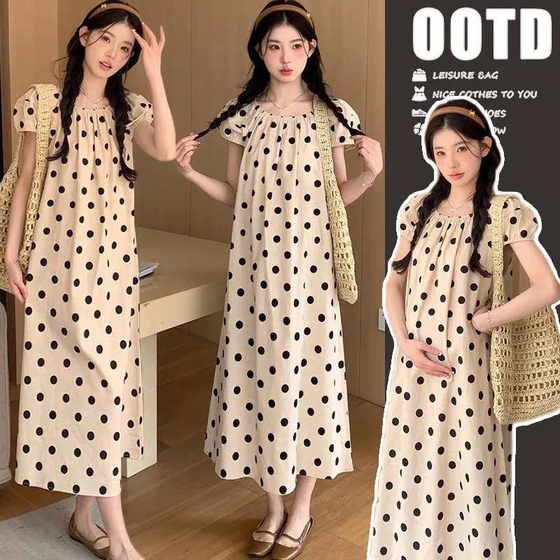

Chic Maternity Summer Polka Dot Dress: Loose and Slimming Short-Sleeve Midi for the Modern Mom – Perfect for Warm Days!