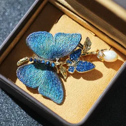 Spilla a farfalla in tessuto ricamato di lusso da donna elegante spilla a forma di insetto blu spilla smaltata con corpetto di perle Delicate