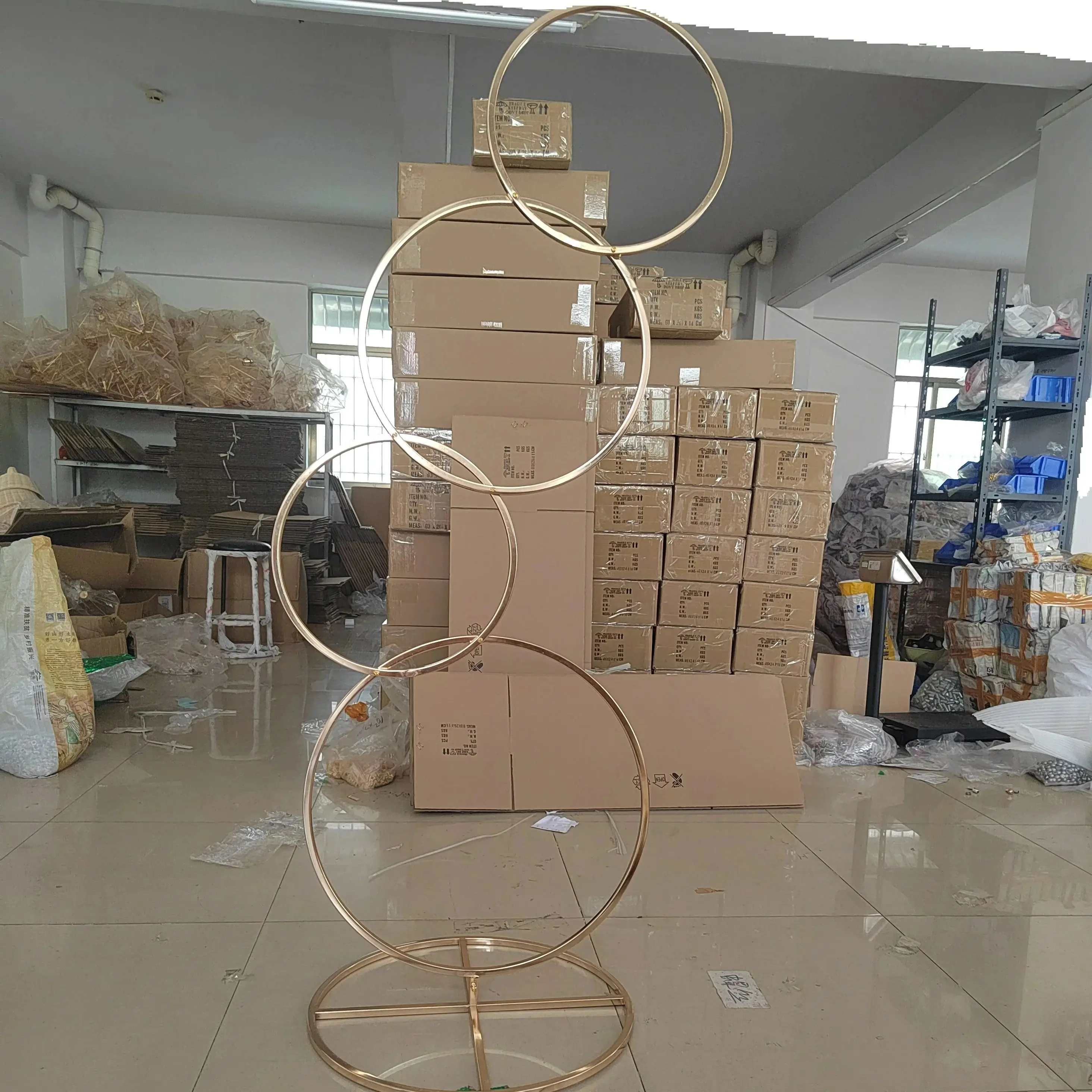 2 Stück Glänzend Vergoldeter Metall-Quadrat-Hochzeitsbogen-Hintergrundrahmen, Ballonständer, Türregal für Künstliche Blumen bei Hochzeiten im Freien – Detail 2