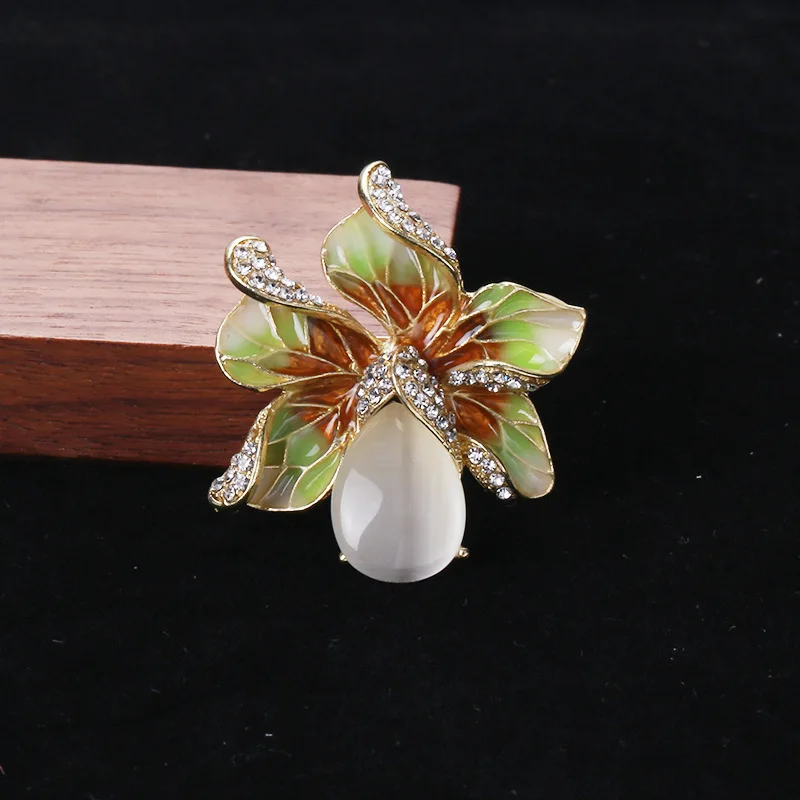 الفاخرة أوبال حجر الراين زهرة دبابيس للنساء موضة المينا دبوس 2 الألوان المتاحة اكسسوارات حفلات الزفاف جودة عالية