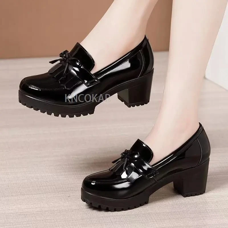 2023 New style ladies fashion bowknot large size round head temperament bright patent leather thick sinle - heeled shoes