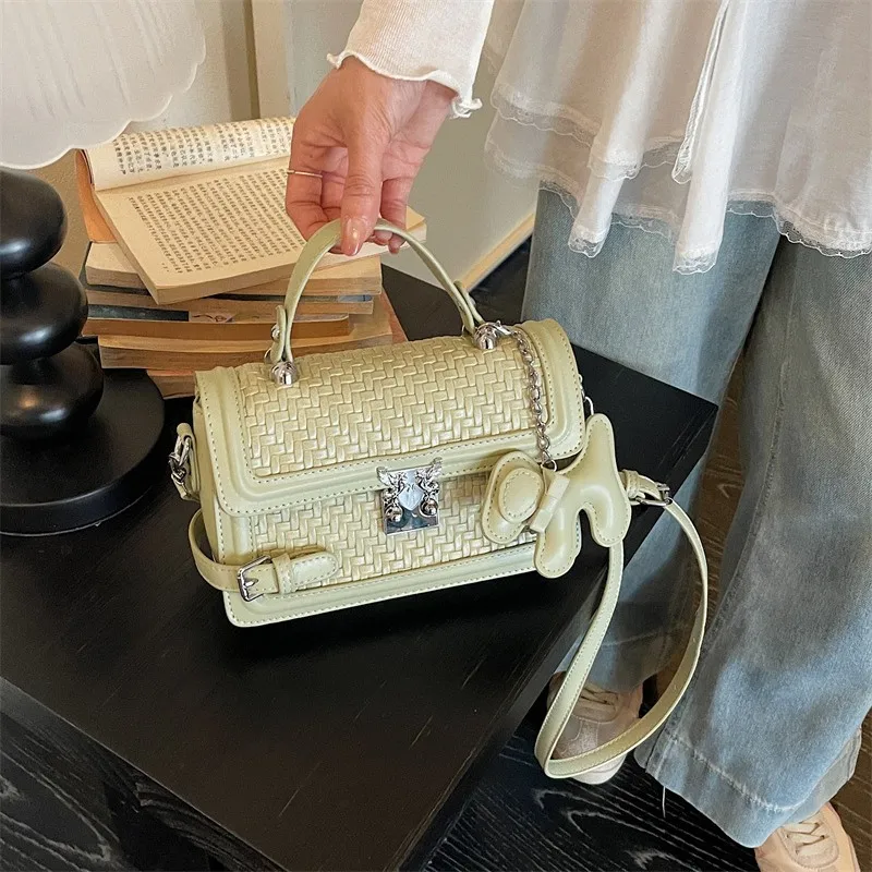 trendy-women's-crossbody-bag-2026-new-fashion-knitted-pattern-small-square-handbag-quality-texture-handbag-summer-season
