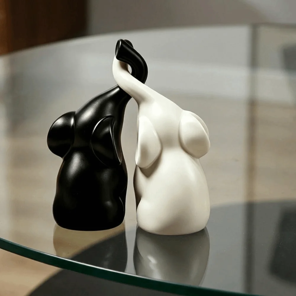Niche Style Couples Elephant Statue Minimalist Plastic Elephant Sculpture Smooth Finish Loving Figurine Animal Art Decor view 4