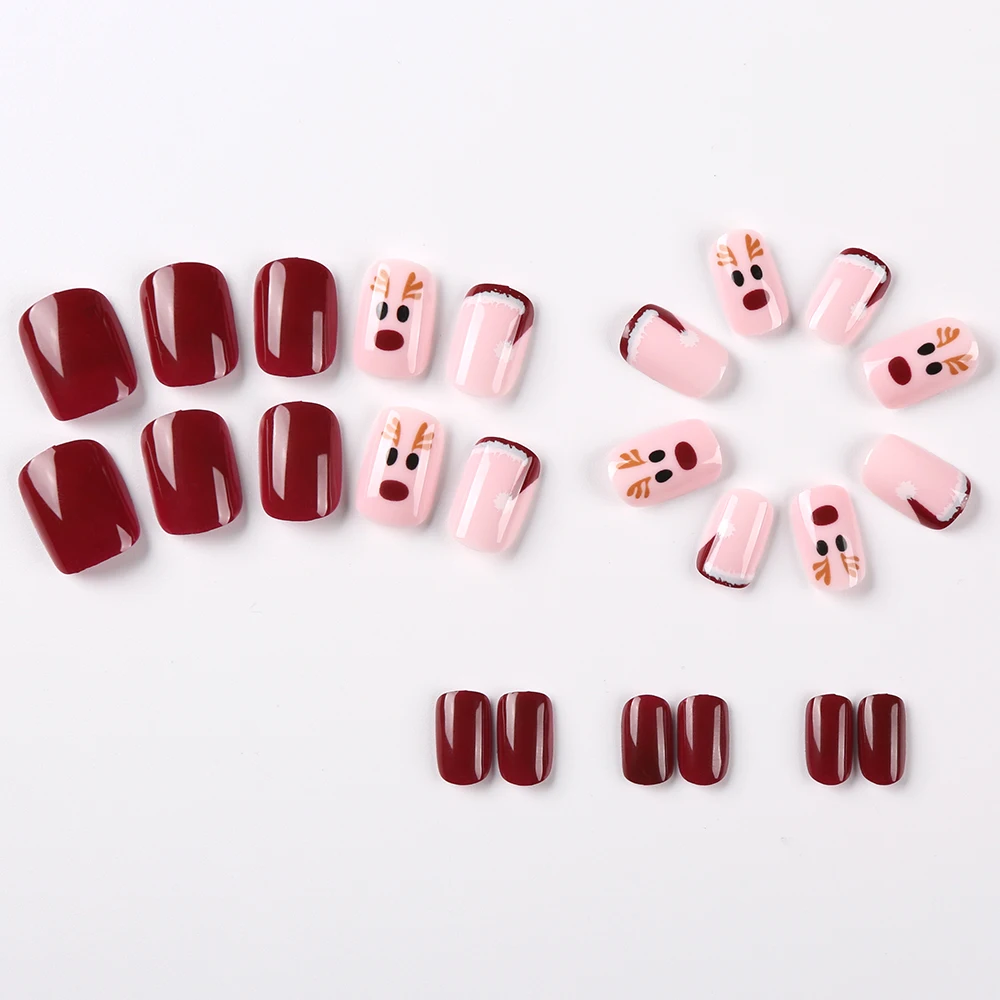 قبعة عيد الميلاد الحمراء والغزلان الصغيرة الأظافر المزيفة ، فن الأظافر القصير اللطيف ، الضغط الاصطناعي على الأظافر ، أظافر عيد الميلاد DIY ، 24 *