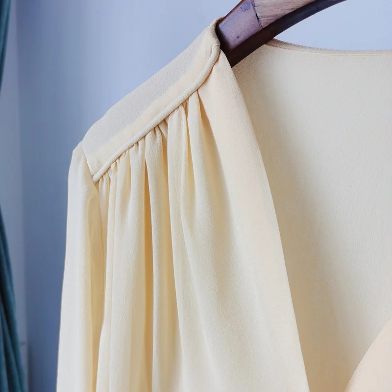 Birdtree, chemisier 100% soie véritable, hauts décontractés à col en v Double couche pour femmes, simple boutonnage, manches complètes, nouvelle chemise ample 2025 T5D403JF