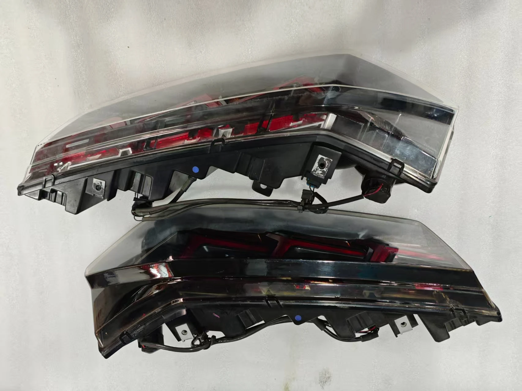 المصباح الخلفي الأصلي الذيل ضوء لامبورغيني أفينتادور 2017 OEM 470945096 470945095