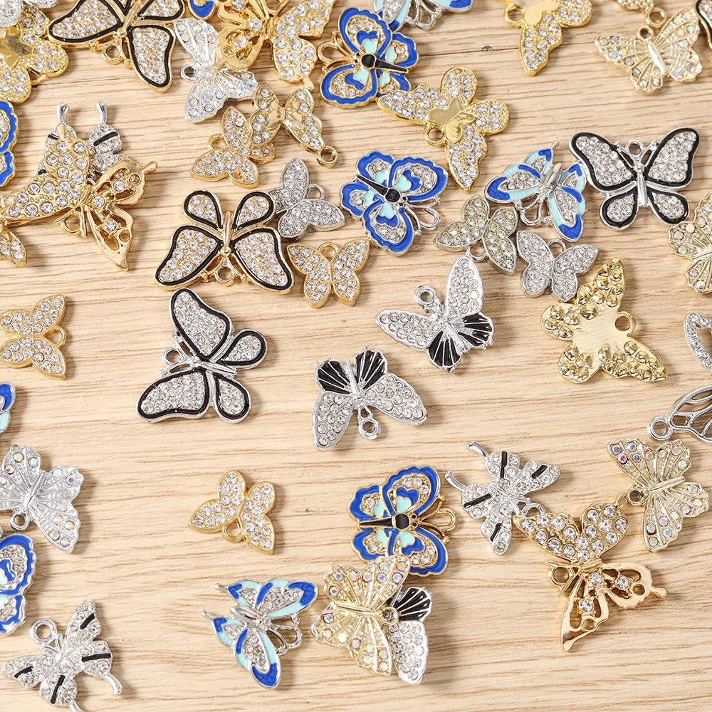 Tusember 10 Stück Anhänger in Gold- und Silberfarbe mit klaren Kristall-Schmetterlingsanhängern für die Schmuckherstellung, modische Ohrringe und Halsketten für Damen. – Detail 2