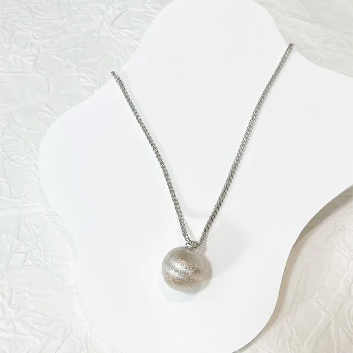 

S925 Silver Round Ball Frosted Pendant Necklace For Women Niche Design Tank Chain Autumn And Winter Sweater Chain Retro