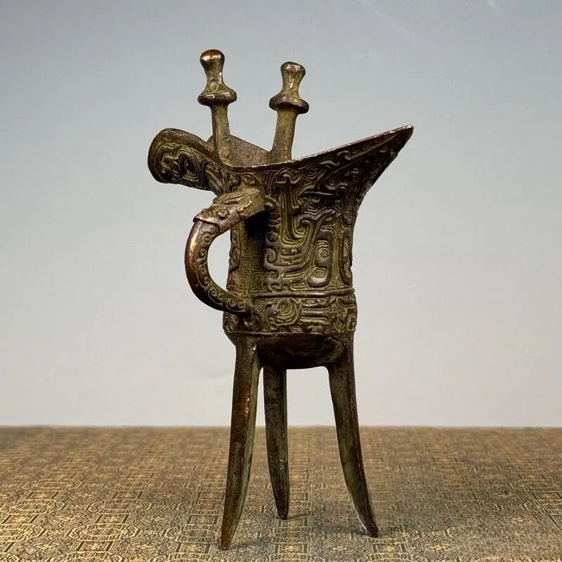 Retro alloy copper-coated pulp Western Zhou phoenix bird pattern tripod jazz cup old glass wine glass cloud thunder pattern Kuil