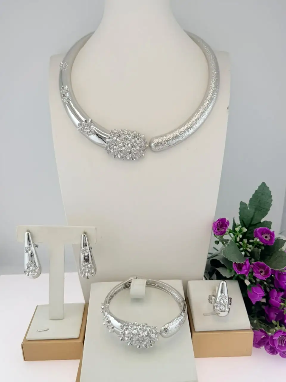 New In 4Pcs Floral Choker Jewelry Set Women Textured Metal Necklace Bangle Earrings Ring Dubai African Wedding Statement Gift