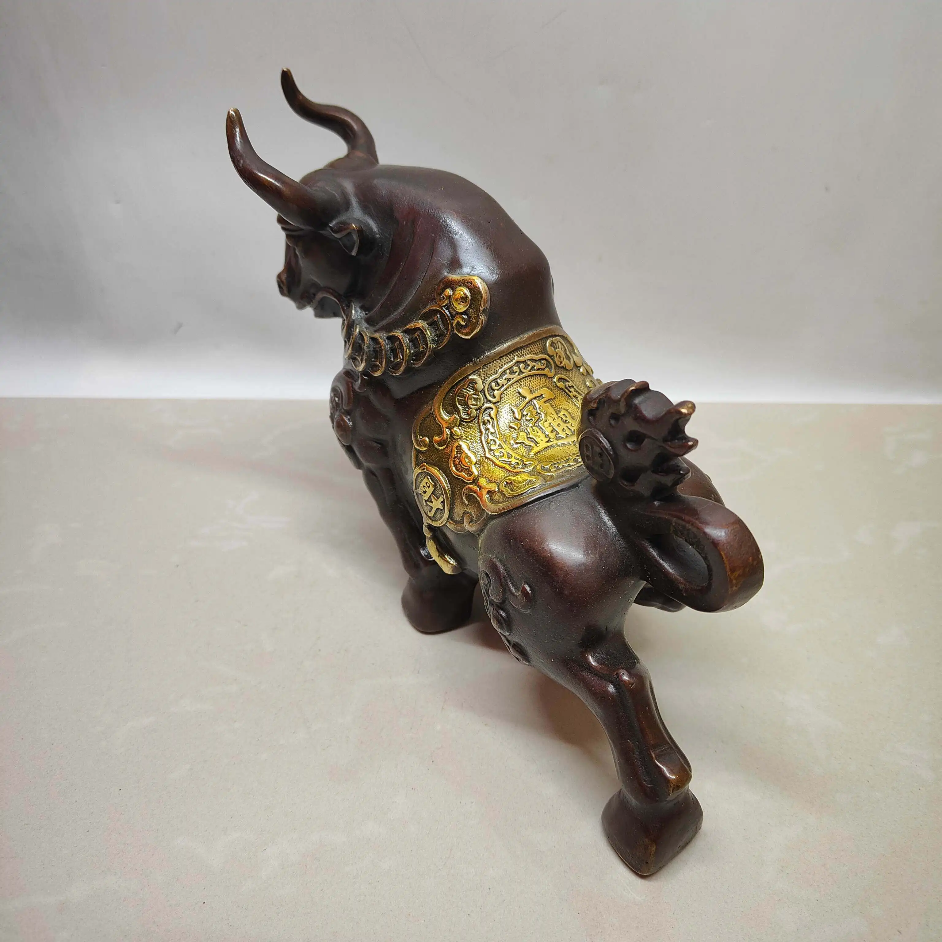 Feng Shui Lucky Mini Ox Statue Vintage Gilt Brass Craft Wealth Blessing Home Desktop Decor