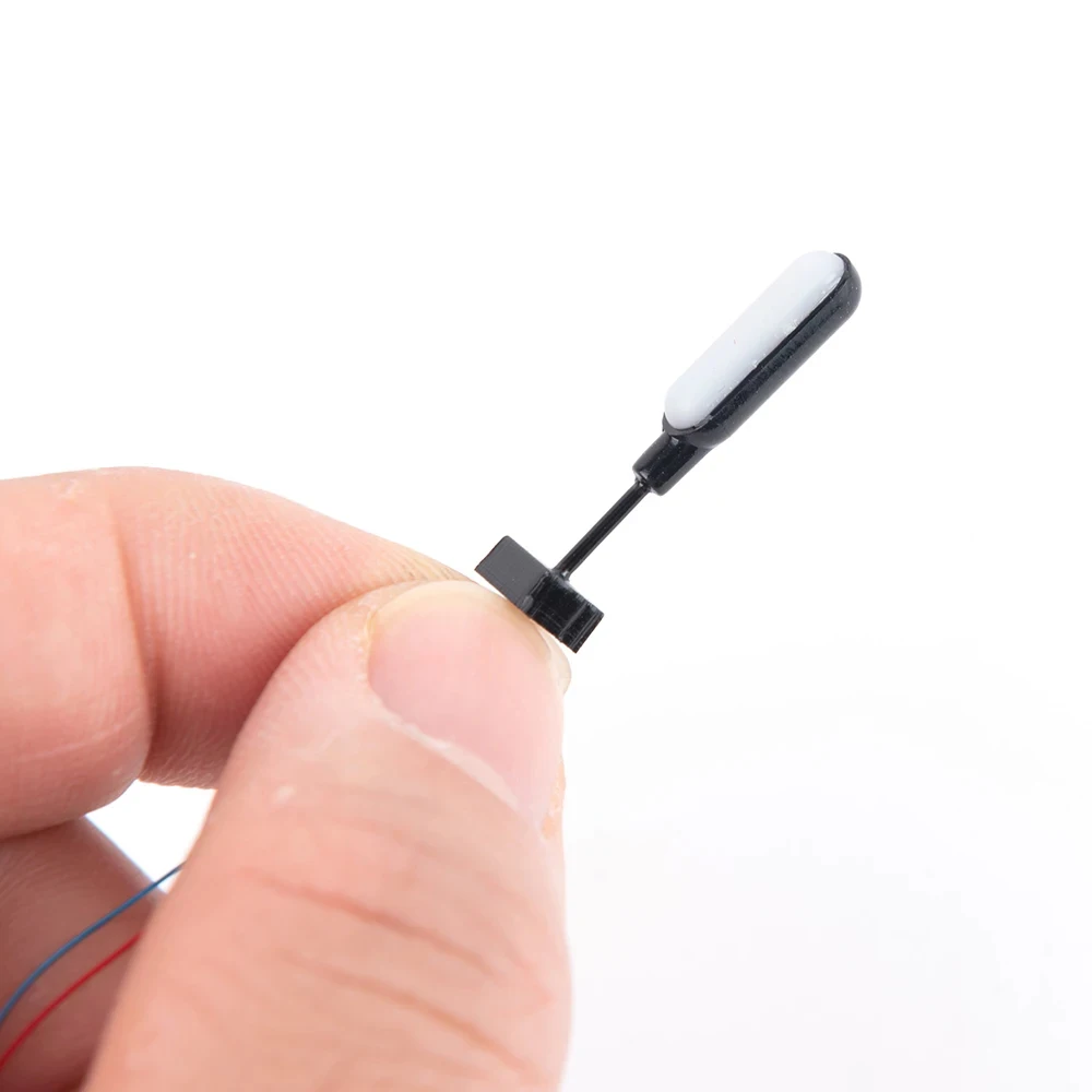 โคมไฟติดผนังขนาดเล็กแบบ HO 2 ชิ้น ไฟ LED 3V สำหรับโมเดล 1/87 สำหรับตกแต่งภูมิทัศน์ขนาดเล็ก/รางรถไฟ/ไดโอรามา/ตกแต่งบ้าน