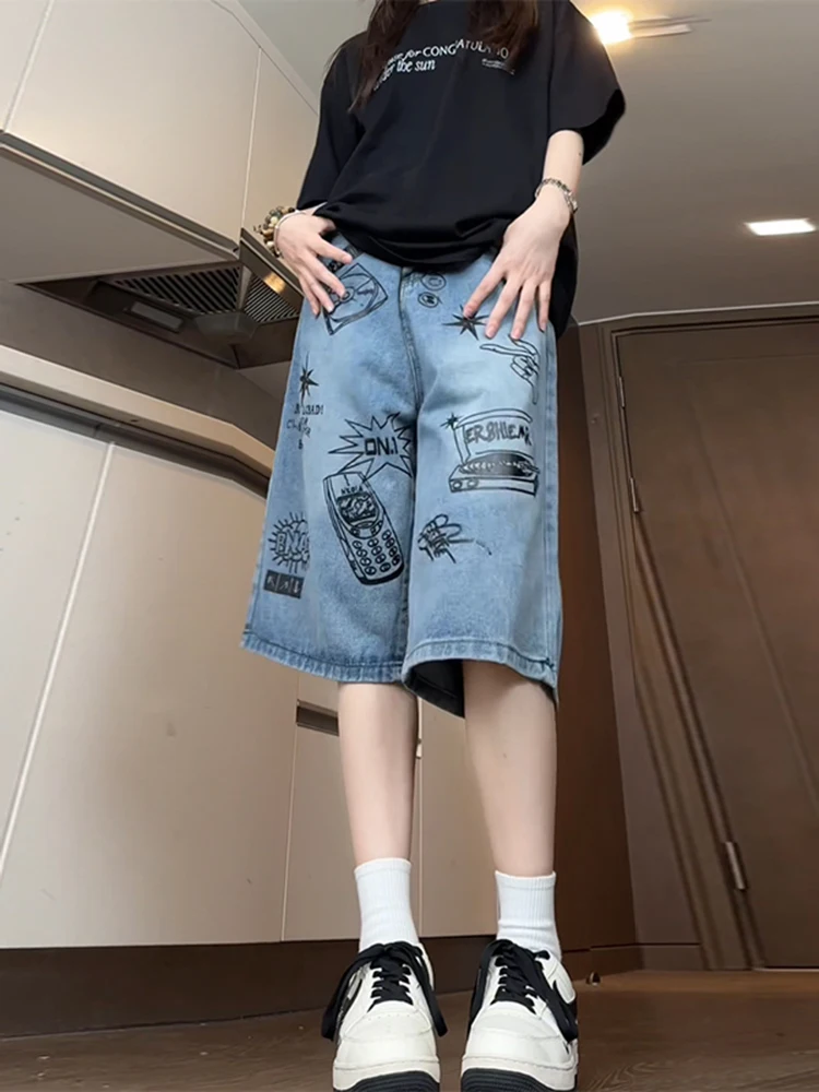 

Ретро-джинсы синего цвета с принтом, мягкие, из денима, женские, летние, для улицы, выше колена, шестикомпонентные, повседневные, пятикомпонентные, из хлопка и полиэстера...