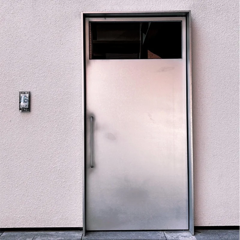 Simple and modern creative metal galvanized sheet pushes the door, milk tea shop, coffee shop, restaurant door, entrance door,