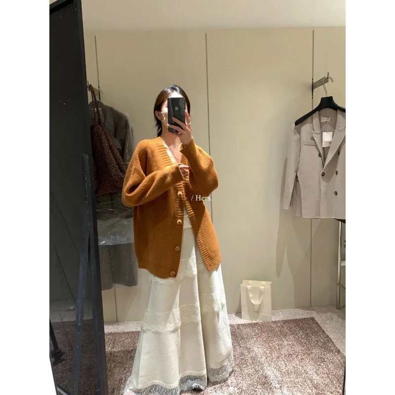 

Autumn New Korean Style Simple and Exquisite Temperament Lace Splicing Knitted Skirt Versatile Slimming Mid-length Skirt