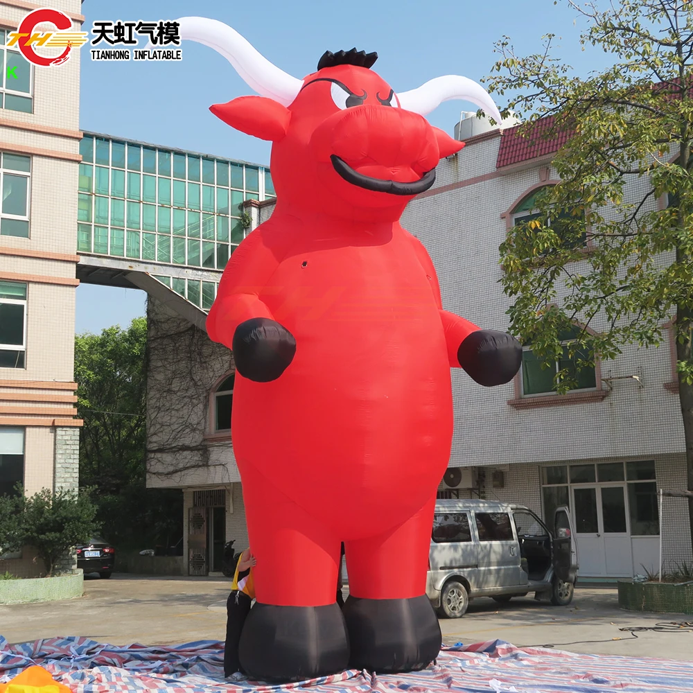 Gran recreación inflable al aire libre, modelo de vaca enojada inflable, dibujos animados para promoción publicitaria, juguetes inflables