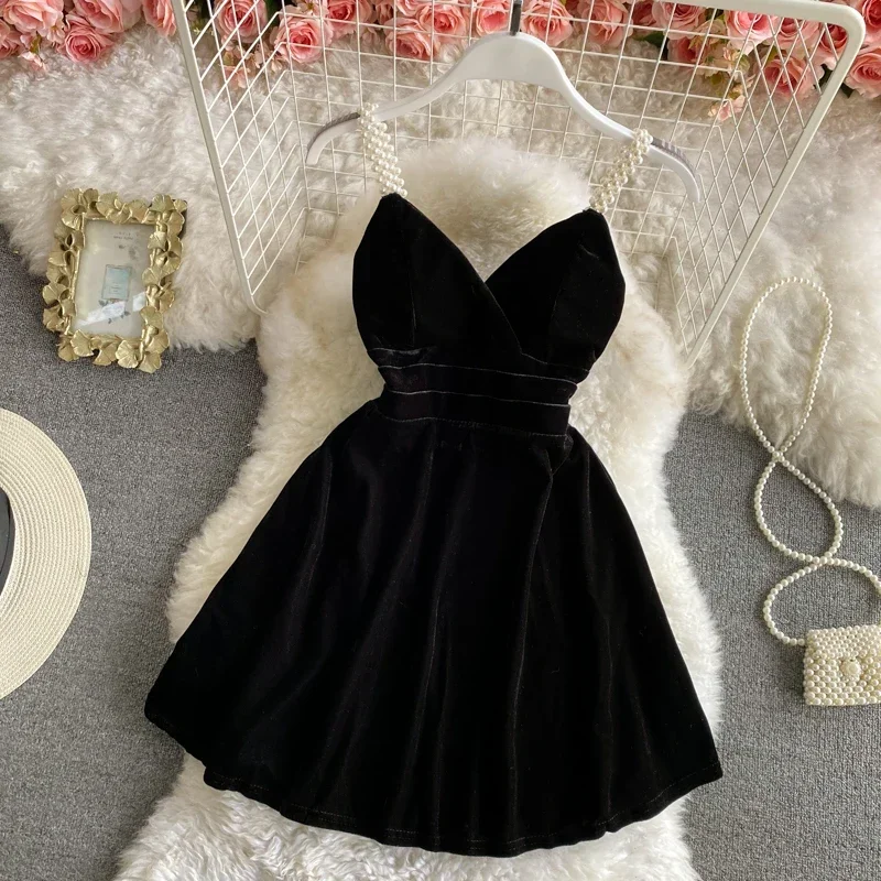 

Pearls Spaghetti Strap Black A-Line Dresses Sexy Deep V-Neck Sleeveless Backless Mini Dress Vintage Velour Short Party Gowns