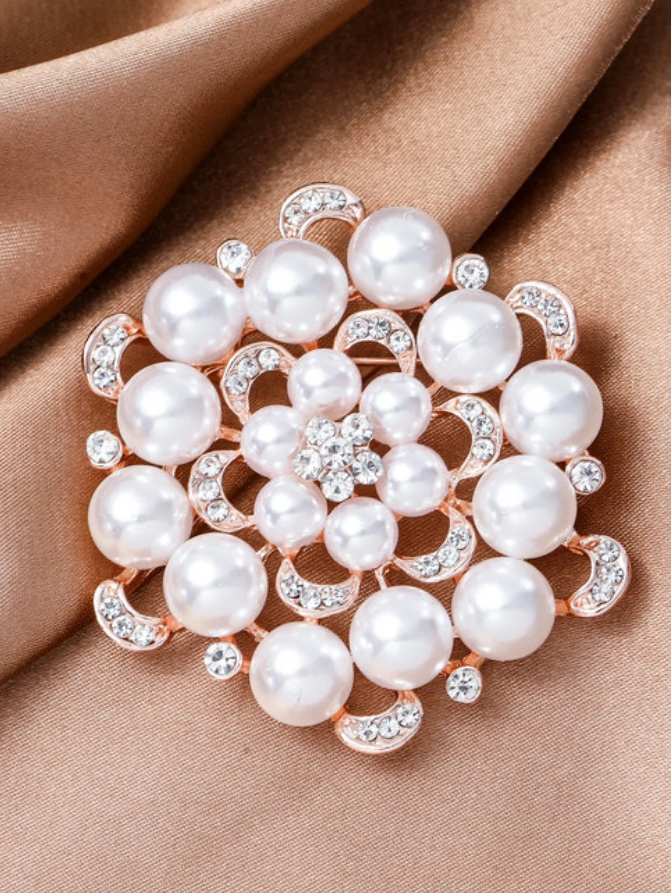 1PC women\'s fashion temperament, multiple types of geometric imitation pearl brooch accessories, party holiday gifts