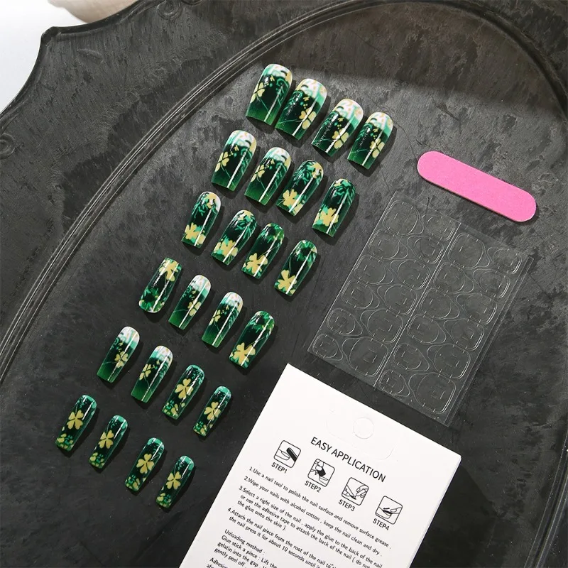 24 قطعة من زينة زهرة الذهب الأخضر للأظافر الصناعية الرخيصة أظافر مربعة متوسطة الطول اضغط على الأظافر الأكريليك ذاتية الضغط على الأظافر