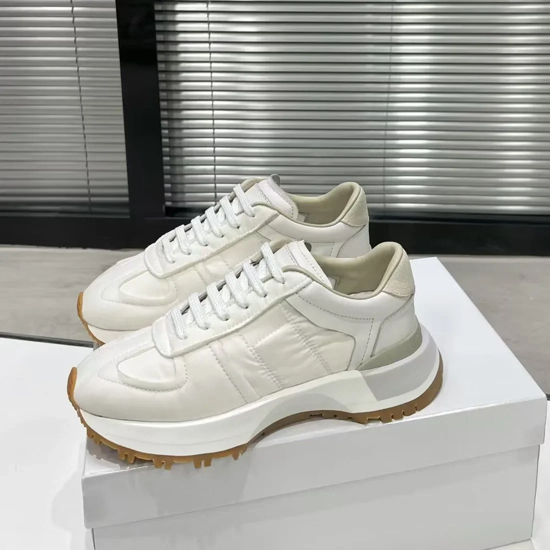 

Dad's shoes, men's and women's versatile thick soled height increasing sports shoes, Korean version trendy student white shoes