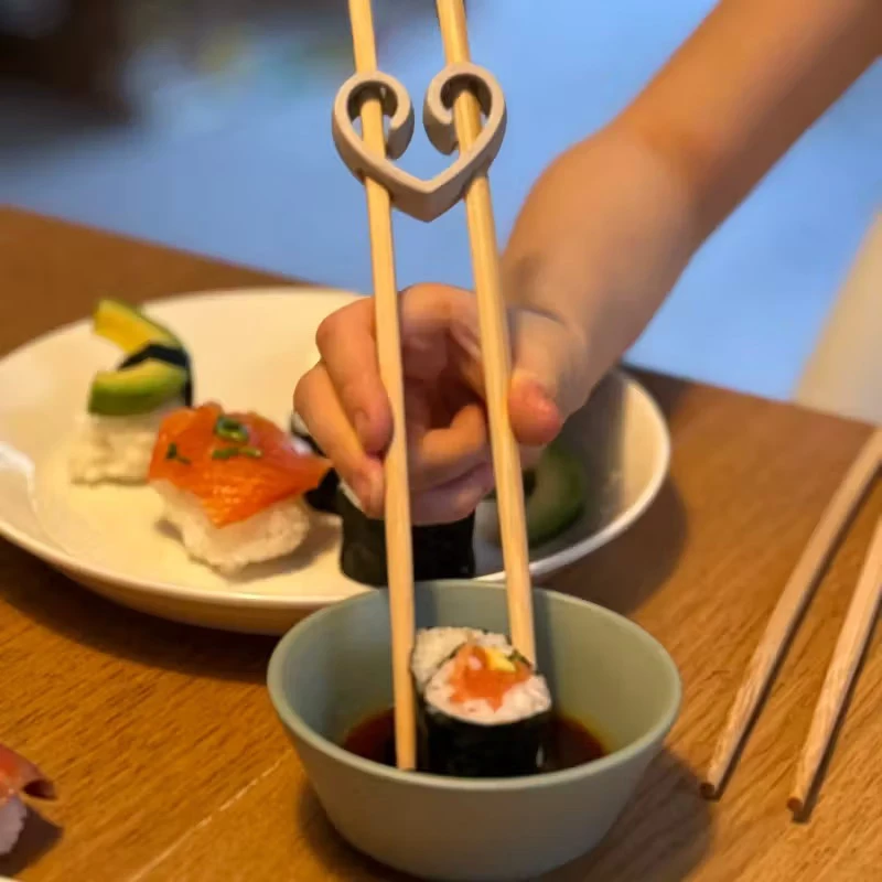 Hot Sale Heart-Shaped Chopstick Helper-Training Tool for Beginners to Easily Pick Noodles,Sushi & More,Reusable Aid​