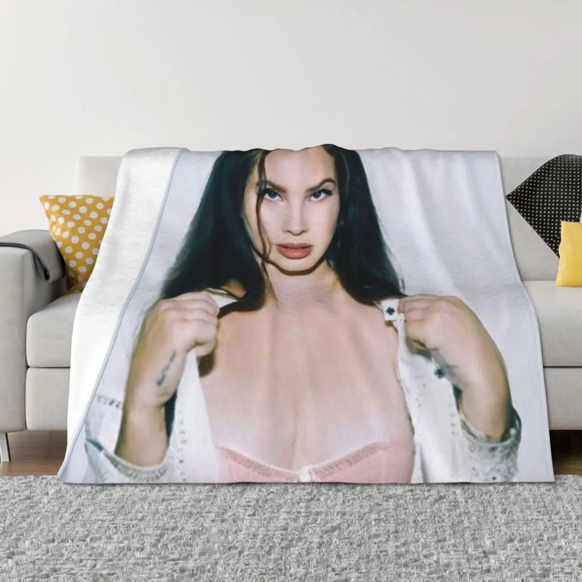 

Lana Del Ray Throw Blanket Loose Flannel Plush decorative Blankets