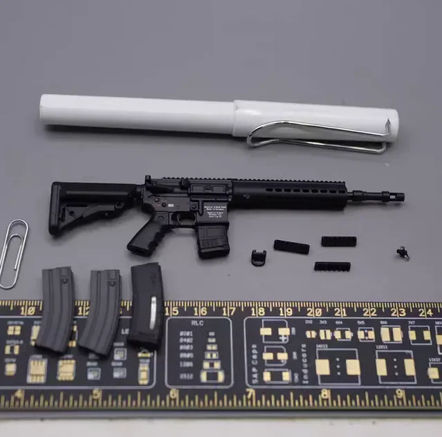 

ES 26045B 1/6SEALS 1st Echelon Snow Reconnaissance HK416D Gun Model