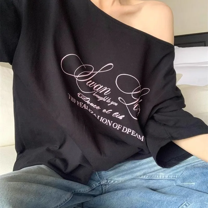 تي شيرت نسائي مثير للاسترخاء حرف 2025 للسيدات ساخن جديد متعدد الاستخدامات نمط جو الشارع قطع علوية عصرية للصيف على شكل فرخ