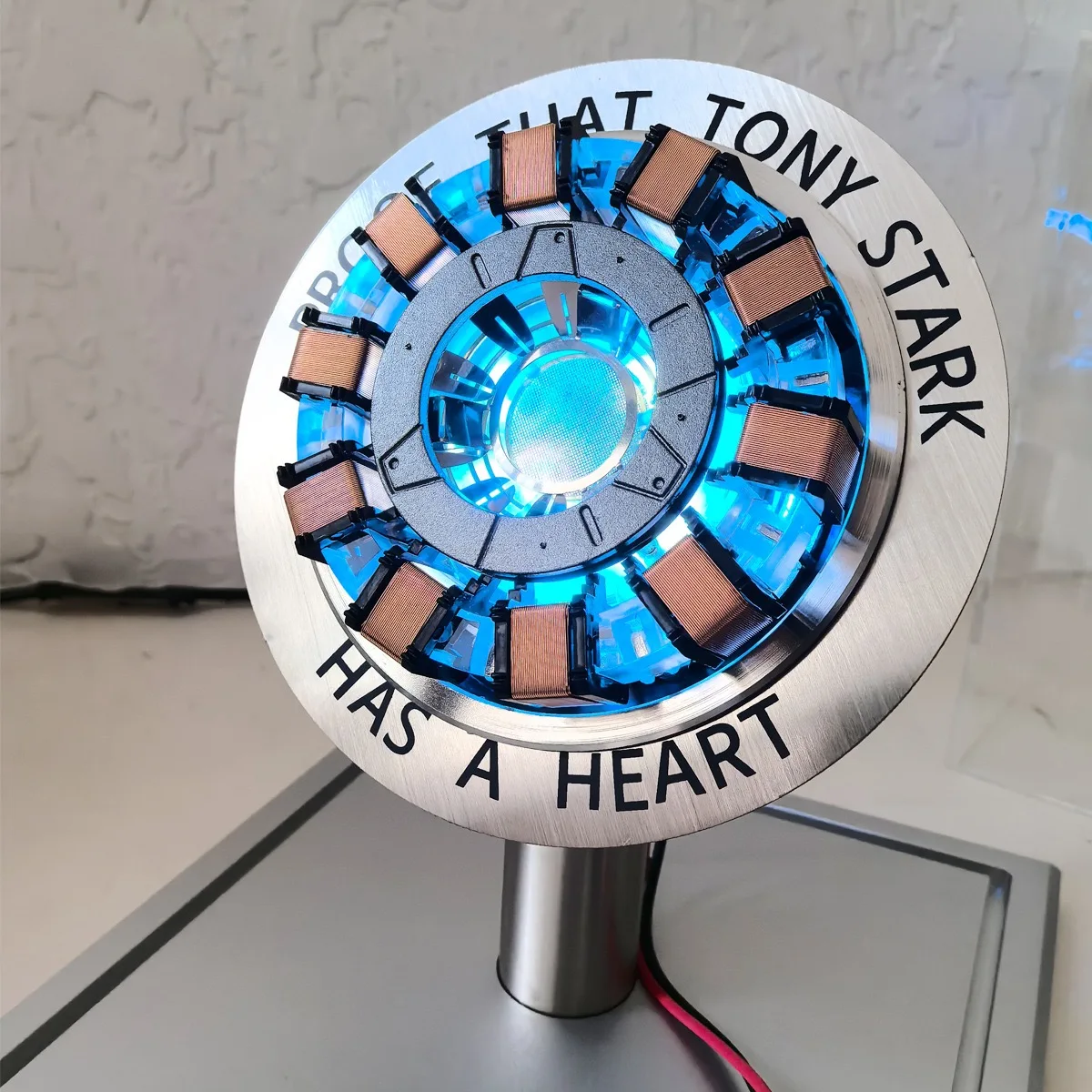 Stark MK1 سبيكة معدنية USB LED مصباح التحكم الصوتي عن بعد، سطح PVD، مقاوم توني ستارك لديه قلب، هدية لمحبي
